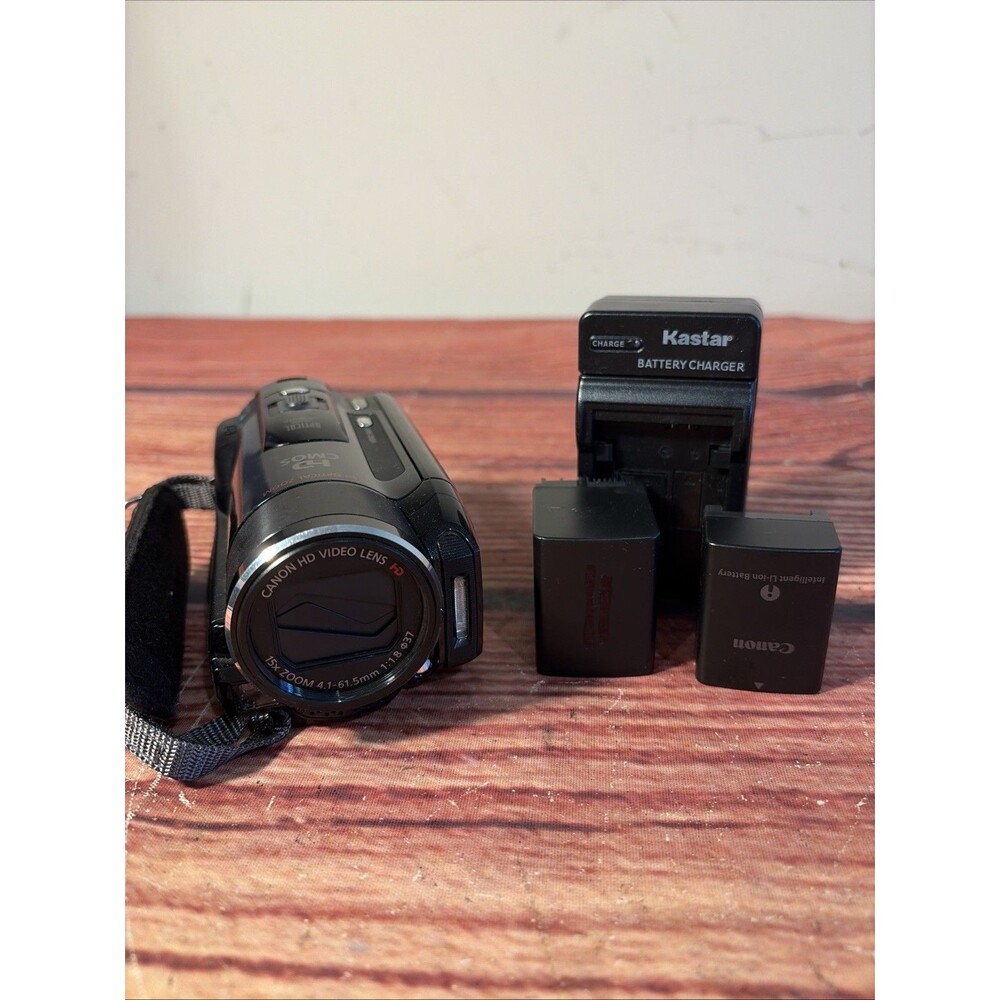 CANON Vixia HF M31 Full HD 15X Optical Zoom W/ 2 Batteries + Charger - Tested